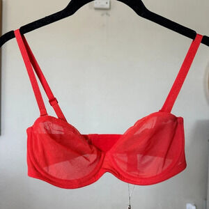 SKIMS ULTRA FINE MESH STRAPLESS BRA IN POPPY 30C